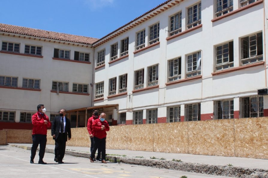 Inician trabajos para restaurar techumbre del emblemático Liceo Gregorio Cordovez de La Serena