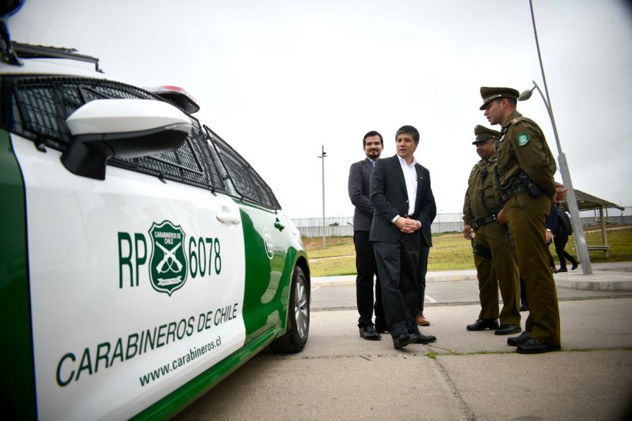 <strong>Gobierno refuerza parque vehicular de Carabineros con 18 móviles en la región</strong>