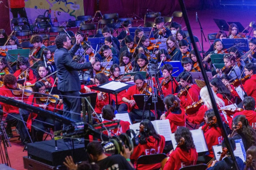 Más de dos mil personas ovacionaron concierto en homenaje a Jorge Peña Hen en La Serena