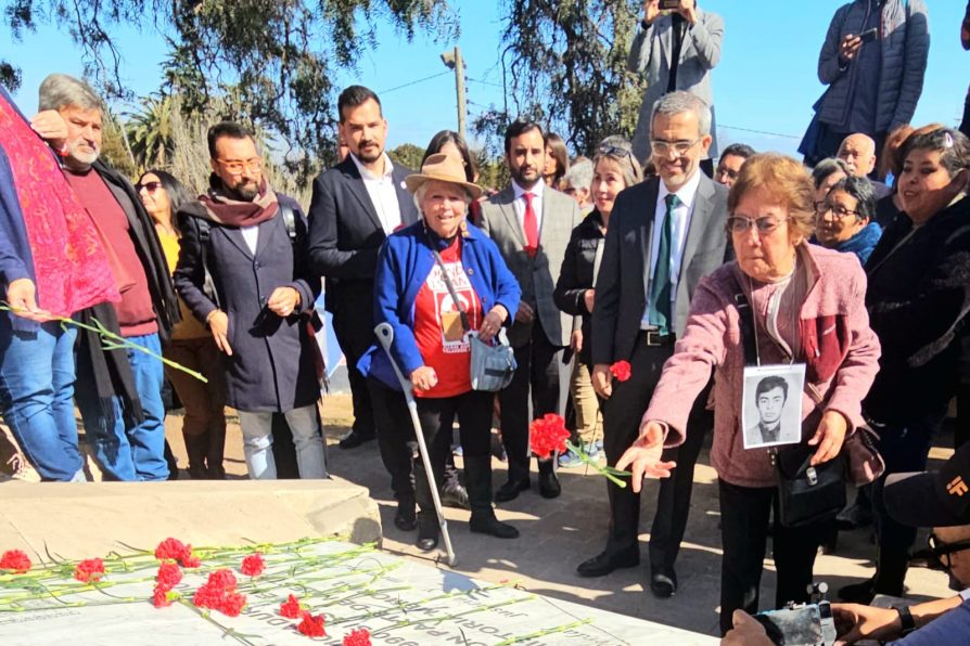 Reinauguran memorial en homenaje a las 18 víctimas de la Dictadura Militar que se suman al monumento conmemorativo