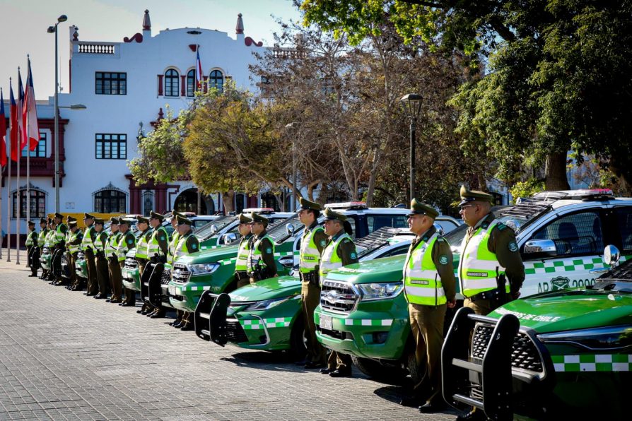 Delegado Presidencial encabeza ceremonia de entrega de 14 nuevos vehículos para Carabineros.