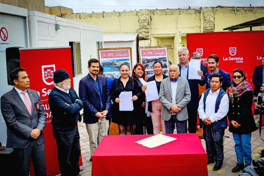 Compromiso cumplido; Entregan recinto que acogerá a los ex vendedores irregulares