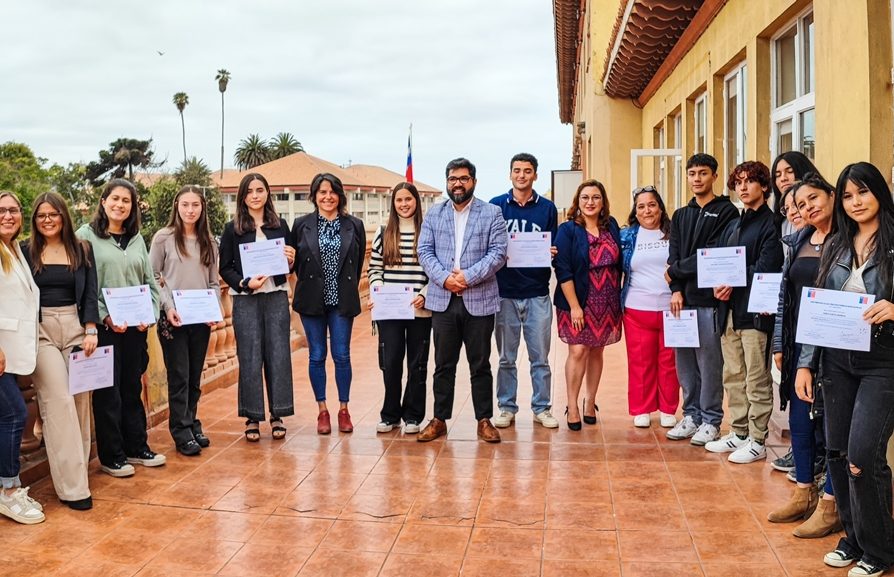 Once estudiantes de la región reciben Distinción a sus Trayectorias Educativas en Prueba PAES