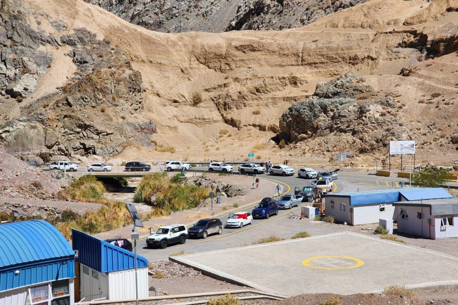 Aumenta la salida de turistas chilenos hacia Argentina a través del Paso de Agua Negra.