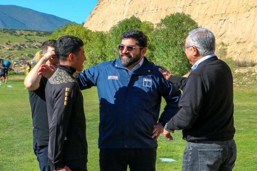 Delegado Presidencial destaca la formación integral de niños y niñas en visita a complejo deportivo de Coquimbo Unido