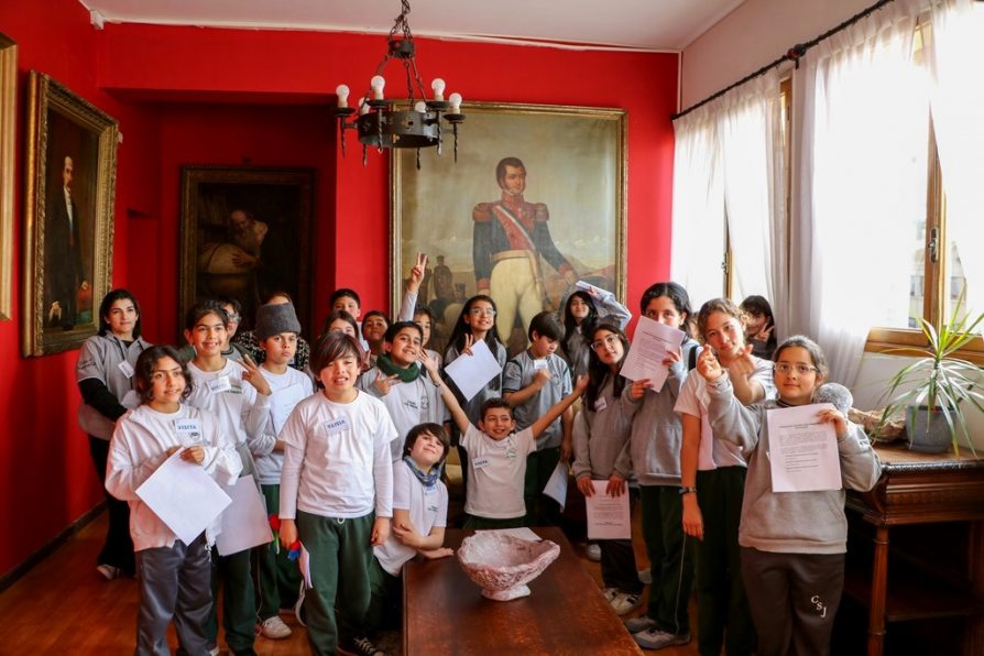 Más de 200 estudiantes han visitado el edificio regional de Gobierno durante el último año  