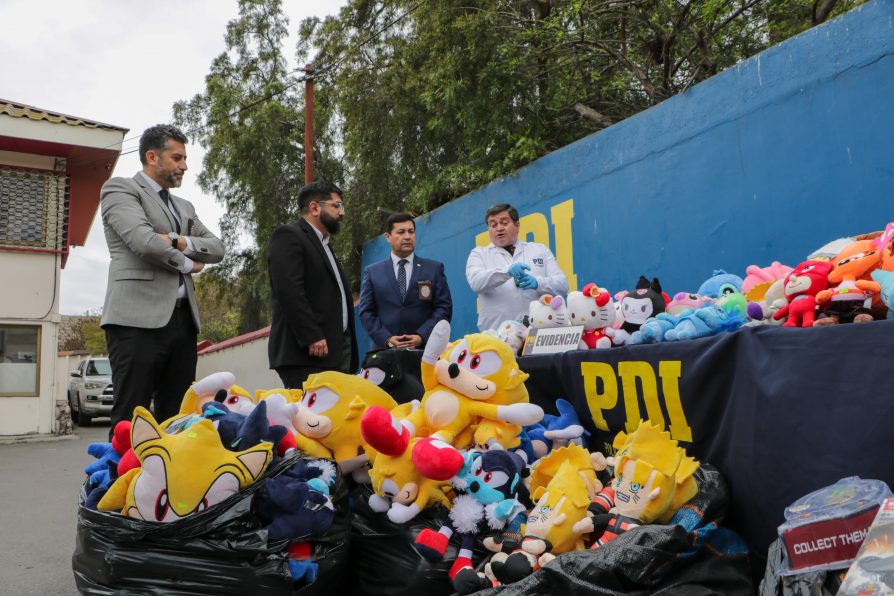 Más de mil juguetes falsificados incauta la PDI en local del comercio establecido de La Serena.