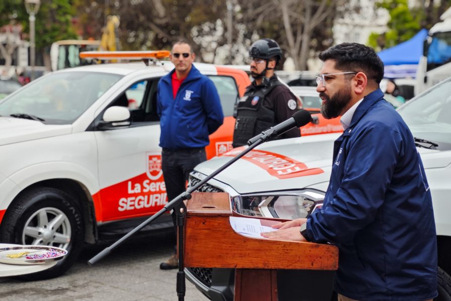 Gobierno financia tres camionetas para reforzar la seguridad en el sector rural de La Serena. 