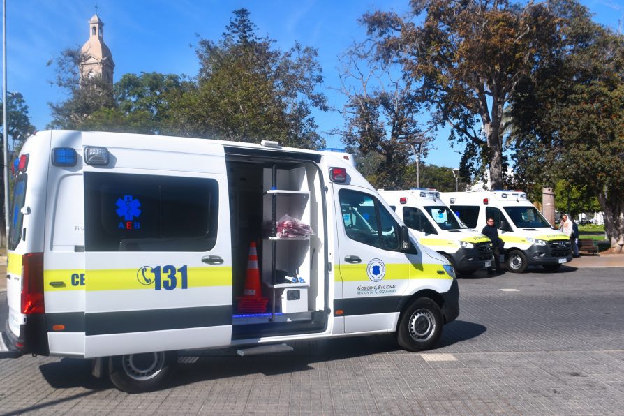 Gobierno Regional refuerza red de salud con entrega de 14 nuevas ambulancias en la región