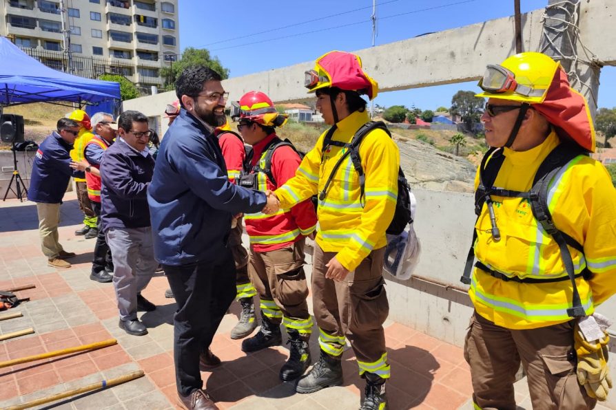 Región de Coquimbo dispondrá de helicóptero de combate para temporada de incendios forestales 2025-2026