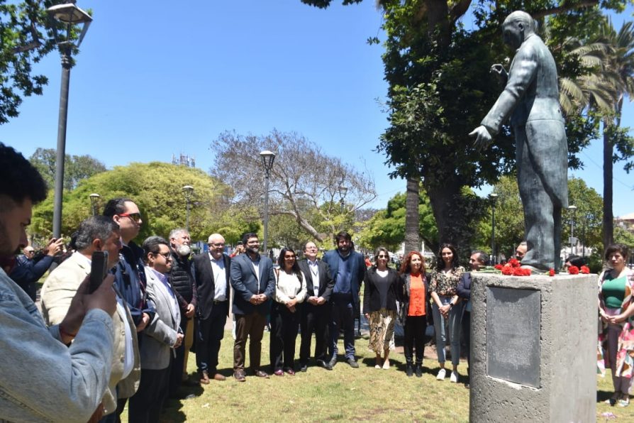 Gabinete Regional rinde homenaje al maestro Jorge Peña Hen