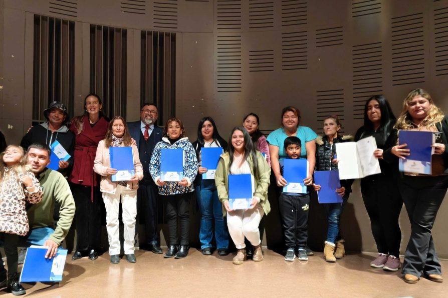 158 familias de Las Compañías reciben sus escrituras y concretan el sueño de la casa propia