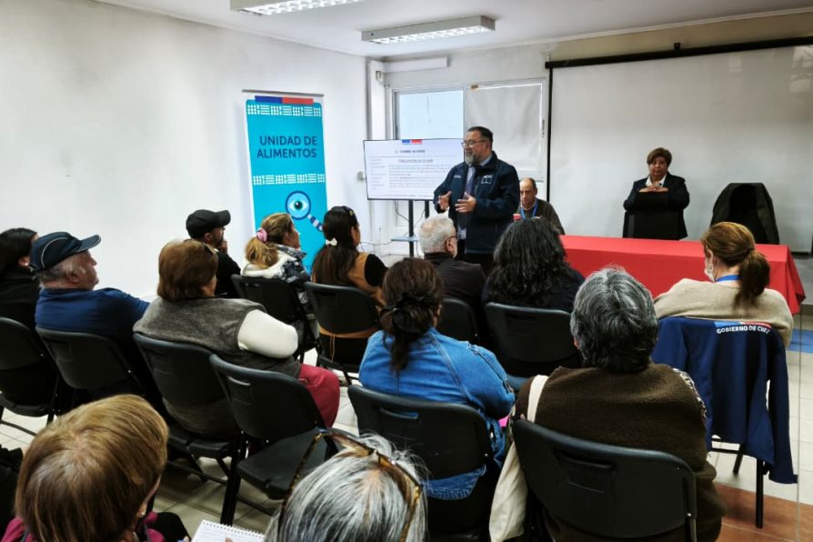 Emprendedores de Tongoy fortalecen sus conocimientos para avanzar en la formalización de sus negocios