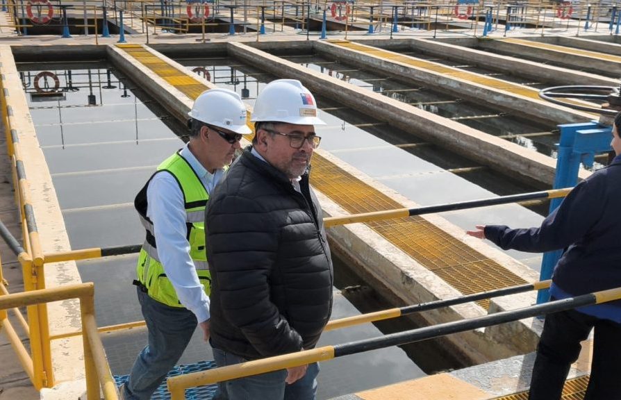 Gobierno refuerza coordinaciones para acelerar la reposición del agua potable en las comunas afectadas