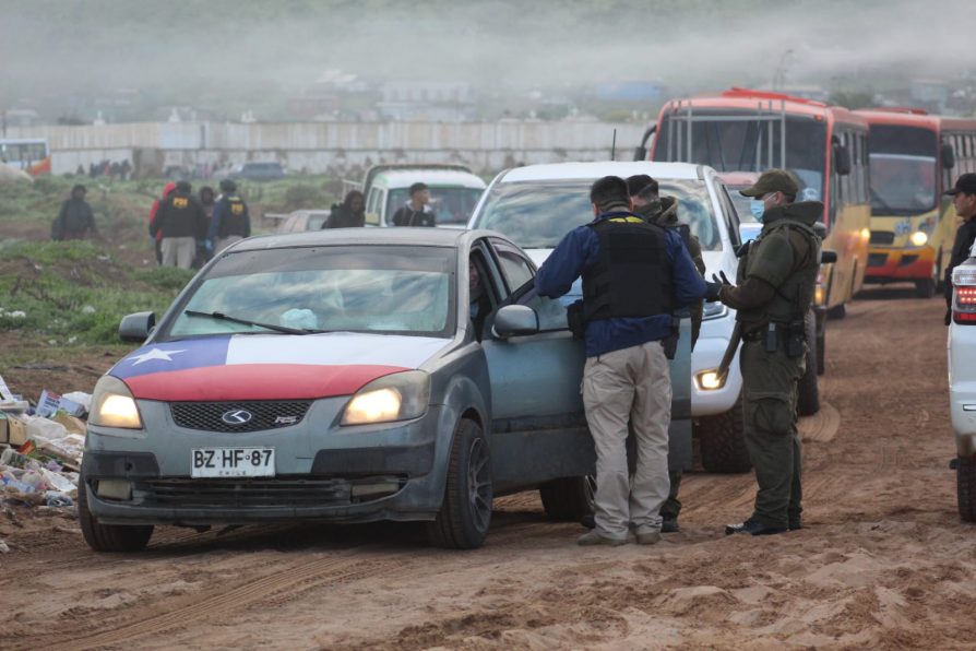 Gobierno refuerza presencia del Estado con operativo masivo de control migratorio en sector La Varilla de La Serena.