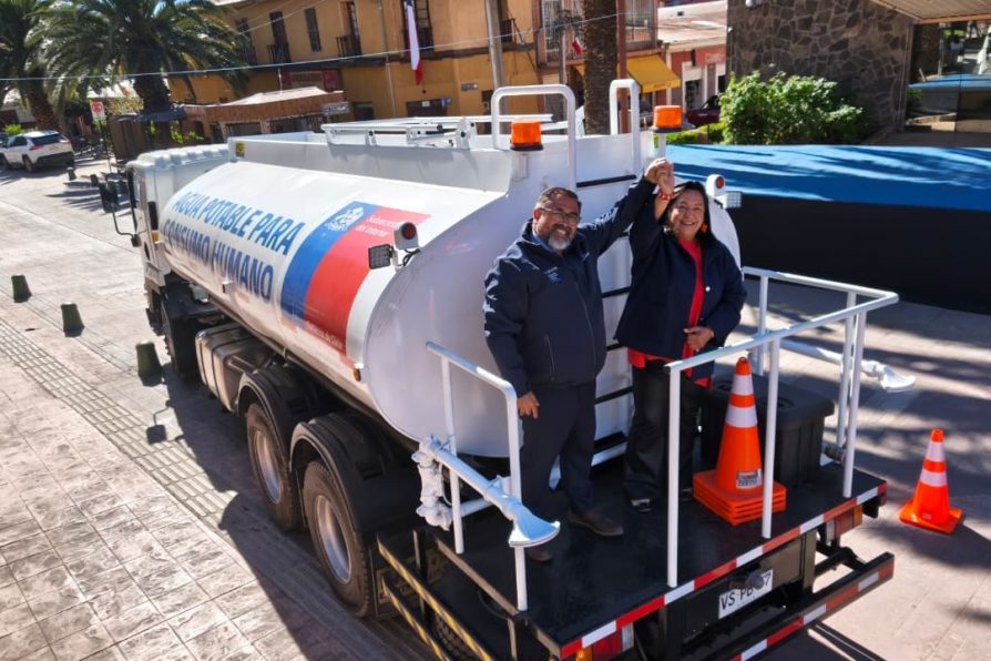 Gobierno concreta entrega de nuevo camión aljibe para fortalecer abastecimiento de agua potable en Combarbalá.
