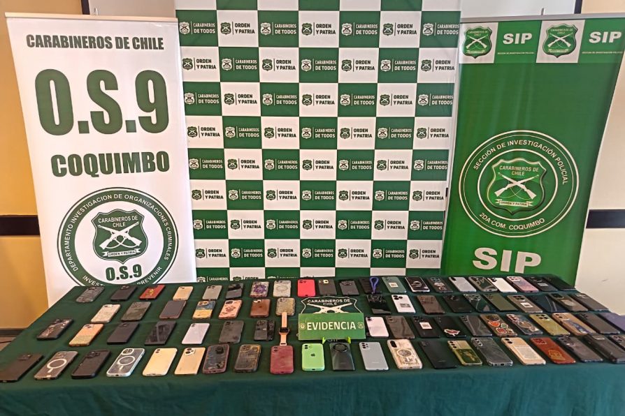 Carabineros desbarata banda criminal en La Pampilla con 6 detenidos de nacionalidad peruana y 88 celulares recuperados.