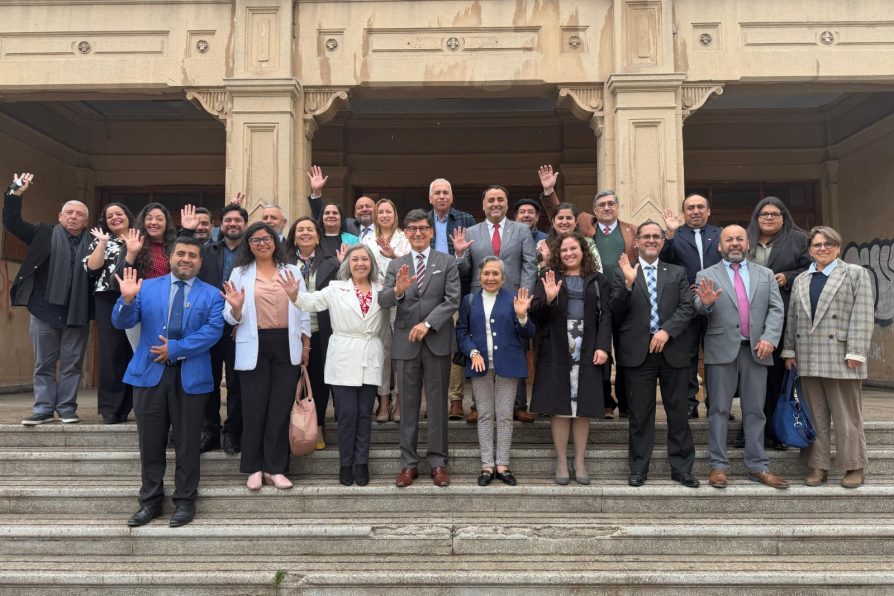Autoridades reconocen a 12 docentes de La Serena y Coquimbo que han dejado huella en la Educación